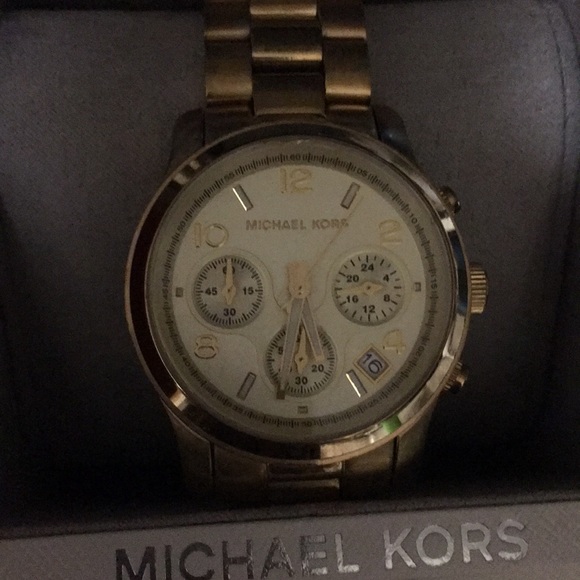 Good Michael kors watch.Comes with box gently worn - Picture 3 of 16